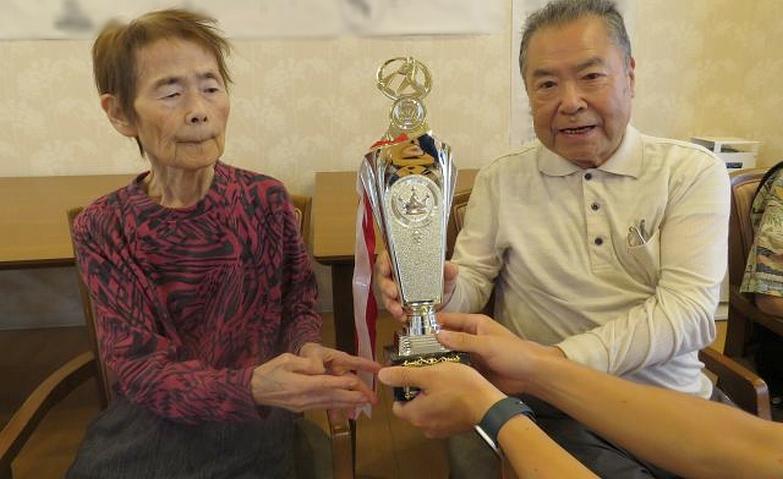 優勝トロフィー！