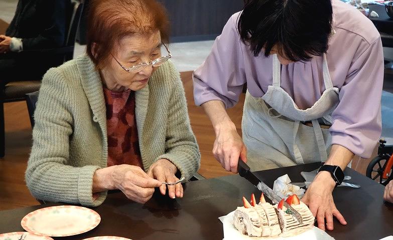 クリスマスお菓子作り～ケーキ完成～