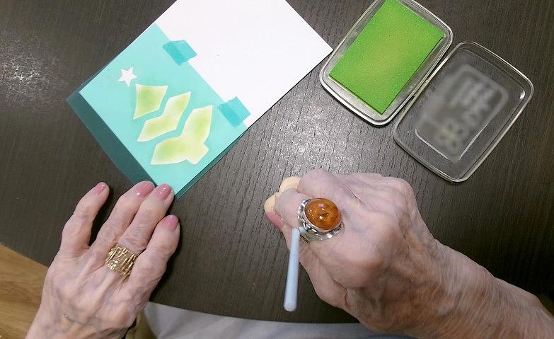 ステンシルでクリスマスカードを