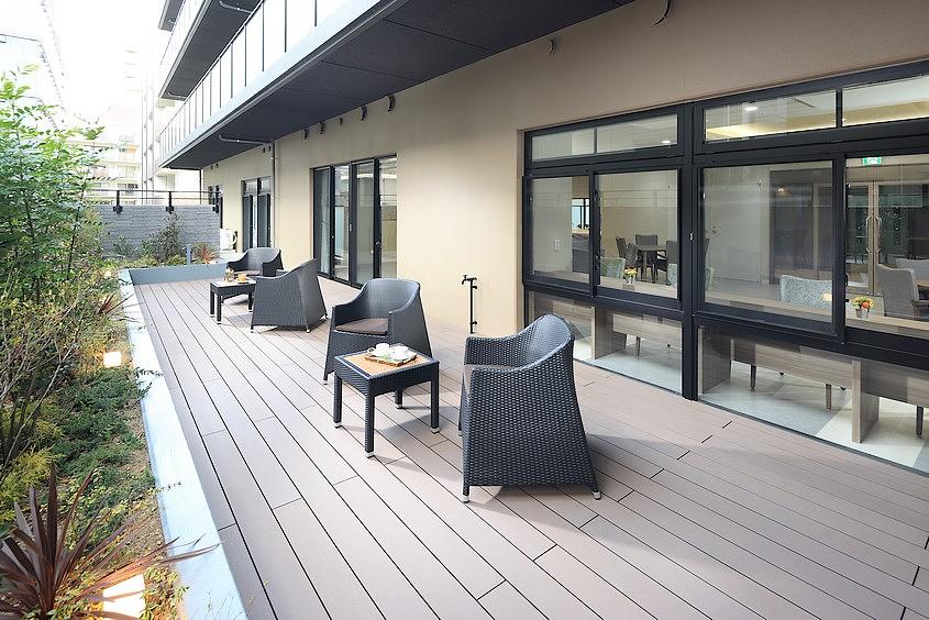 2F ウッドデッキ