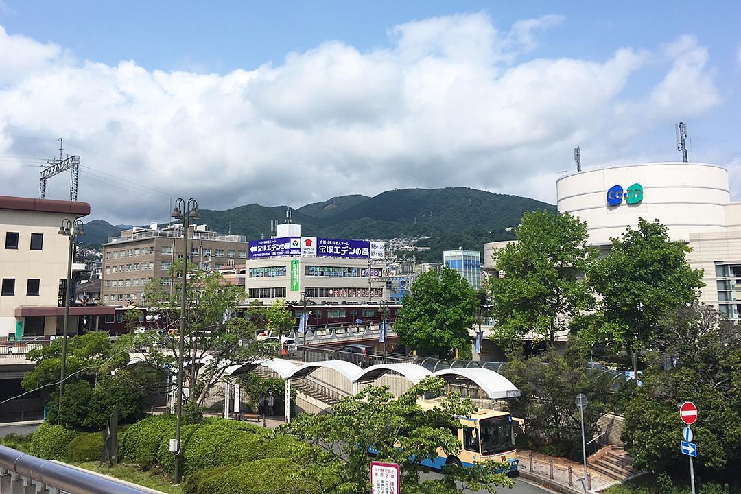 阪急今津線「逆瀬川駅」駅前