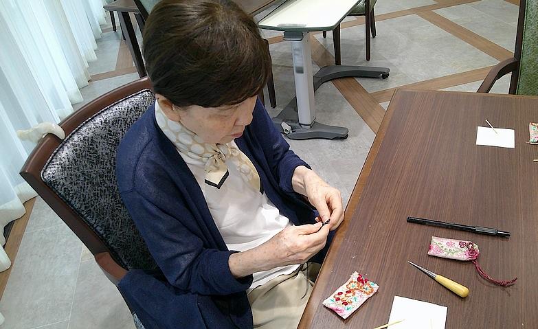 願いを込めたお守りづくり