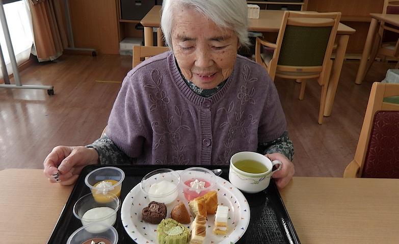 目の前のスイーツににっこり笑顔