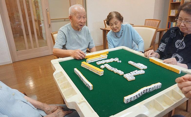 「おもしろそうね、麻雀」			