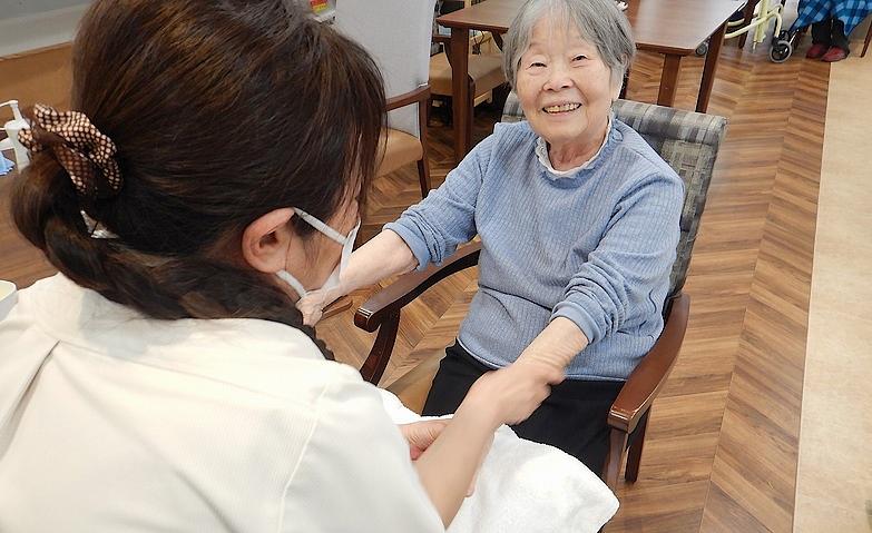 大人気！手のもみほぐし