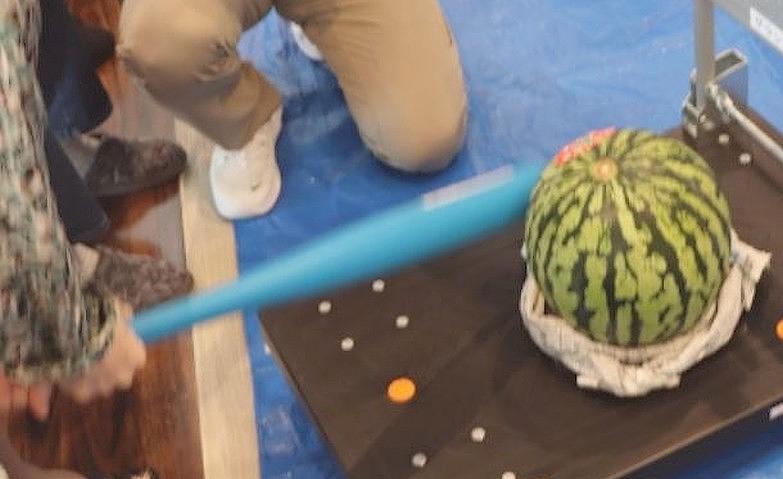 「スイカ割り大会」を開催しました！