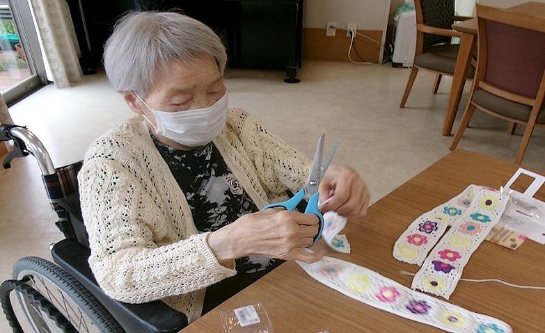 手仕事に集中する趣味の時間