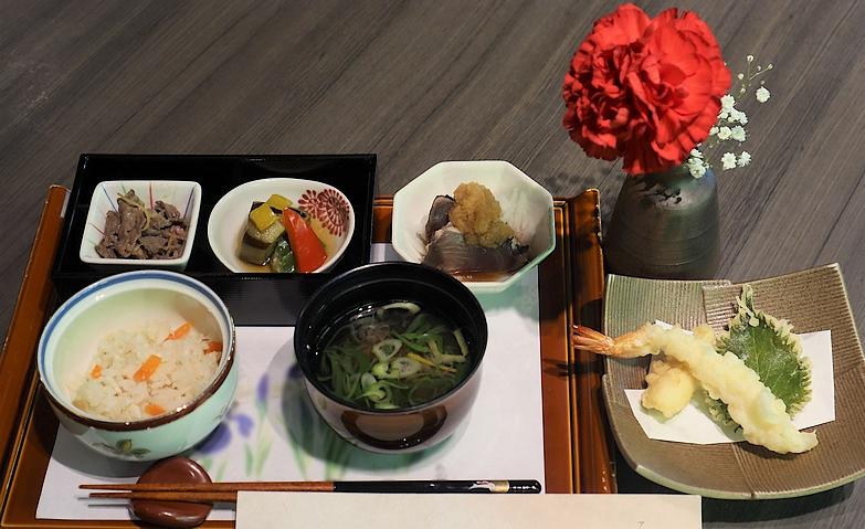 母の日に彩りをそえる祝い膳