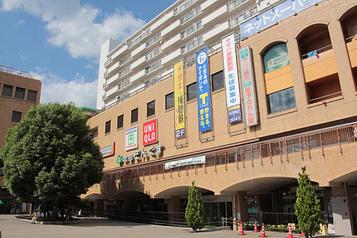 JR吹田駅前にはショッピングセンター