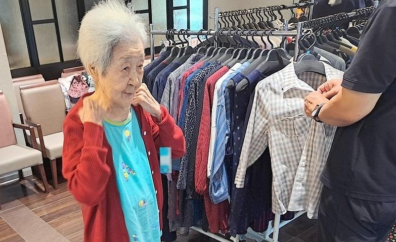 「似合うかしら？」