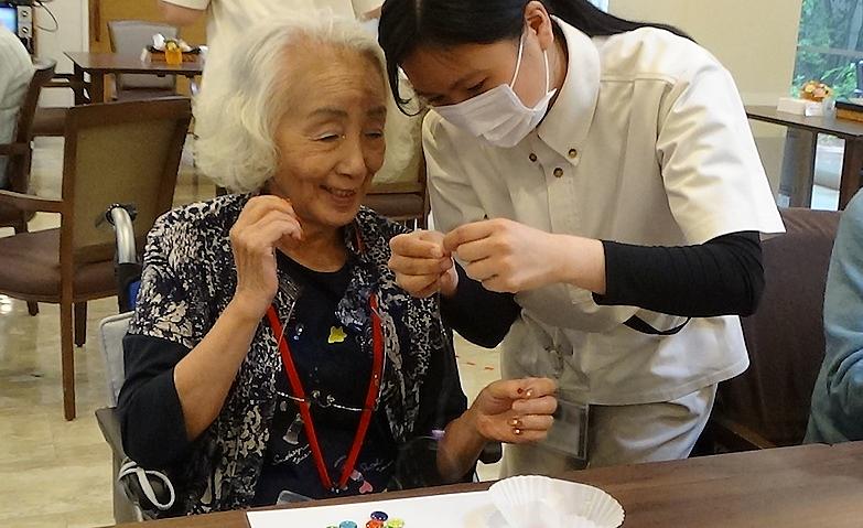 交流の輪が広がるサンチャームづくり