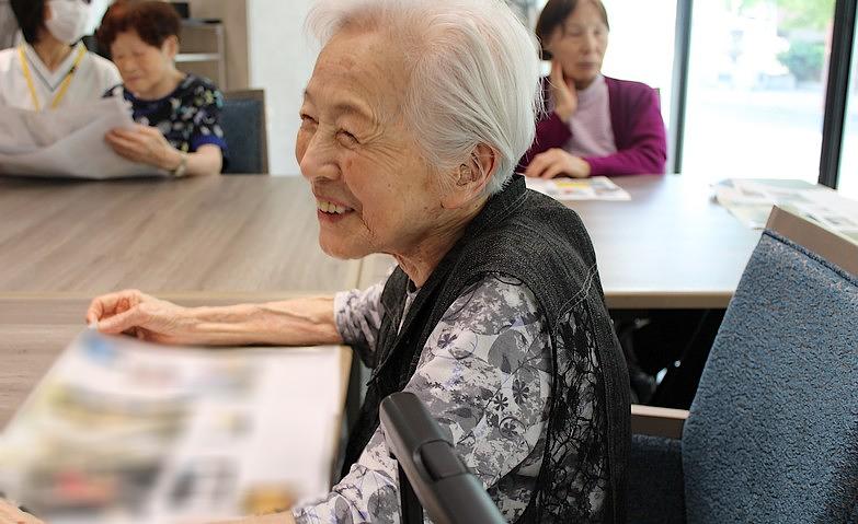 思い出話に花を咲かせて			