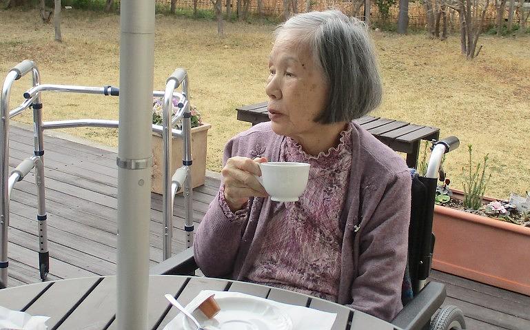 お庭でカフェ気分
