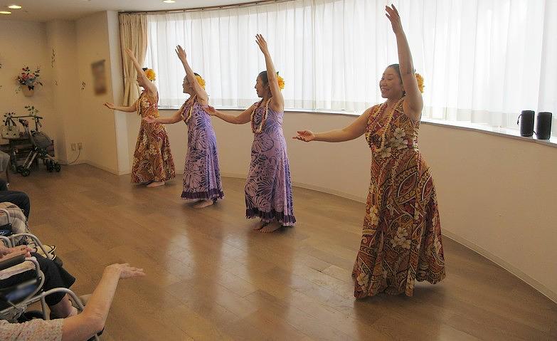 夏のイベント「フラダンスショー」			