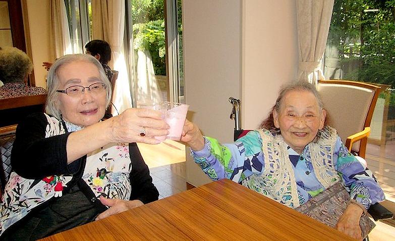 イチゴジュースで笑顔のひととき