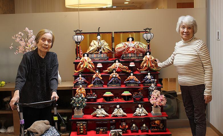 ひな壇と一緒に