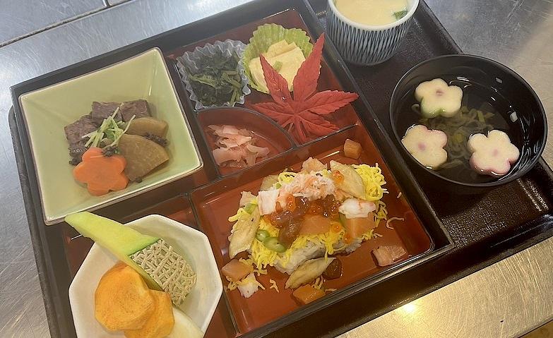 松花堂弁当の海鮮ちらし寿司