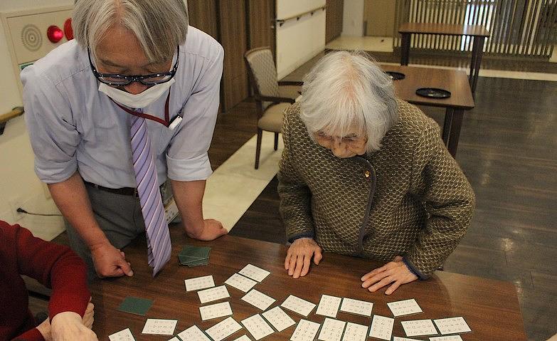 真剣勝負！百人一首で白熱の対戦