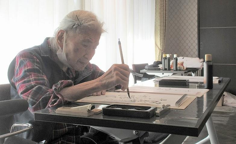 真剣な筆さばき
