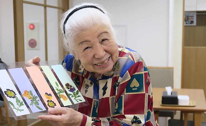 押し花で彩るしおりづくり