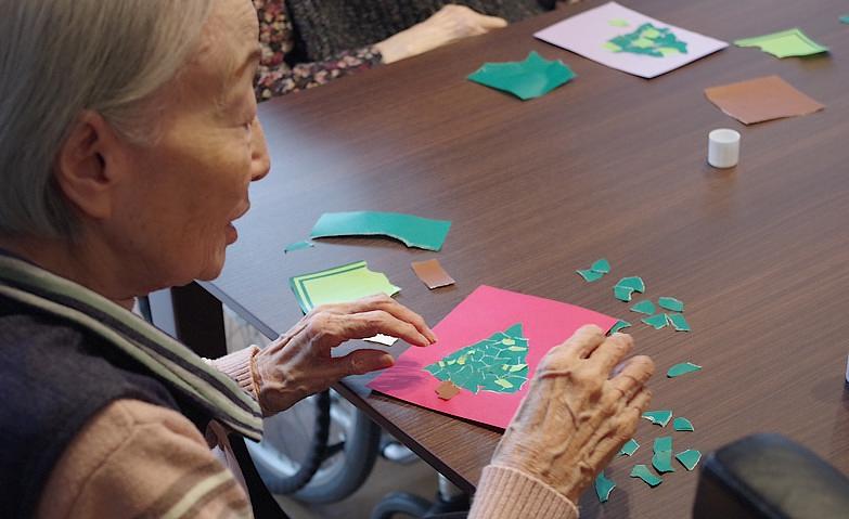 ちぎり絵で彩るクリスマス