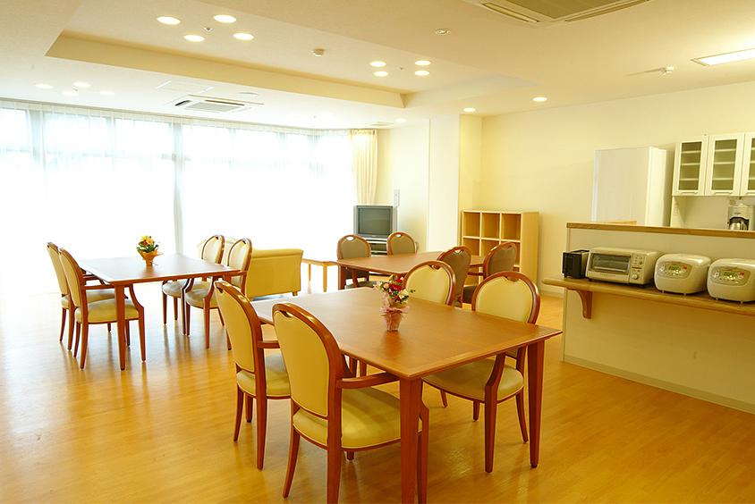 リビングルーム兼食堂兼機能訓練室