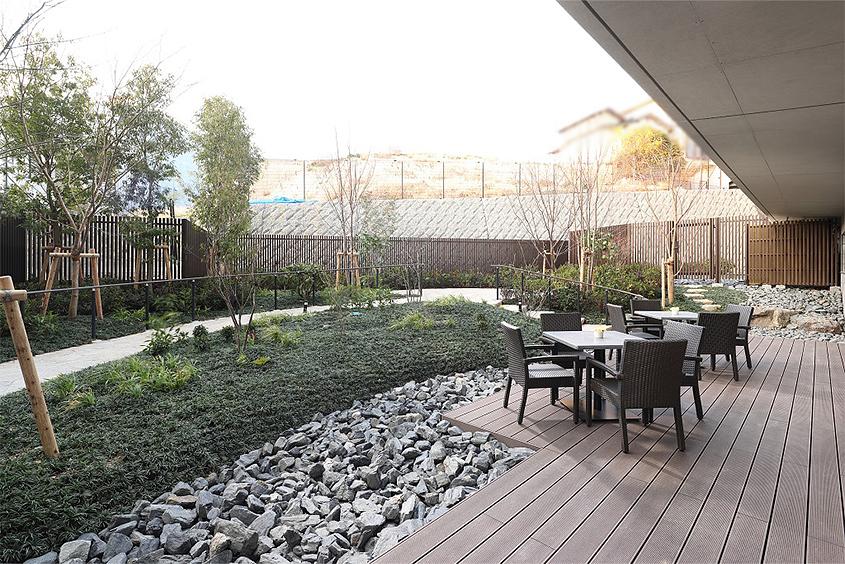 1F ウッドデッキ