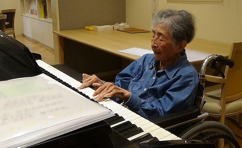 即興のピアノ演奏