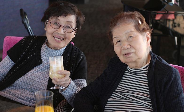 飛行機を見ながら乾杯！