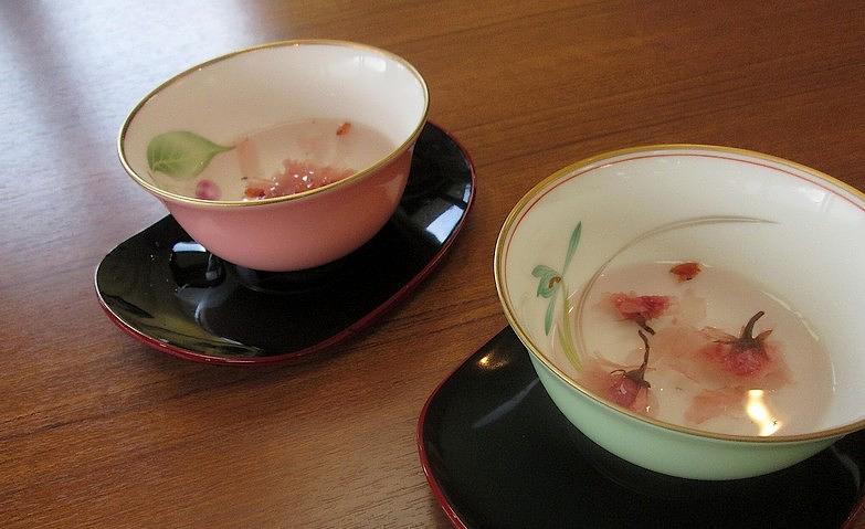 桜湯をたのしむ