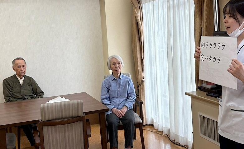 お食事前の口腔体操
