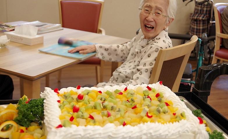 まさかの特大ケーキ！