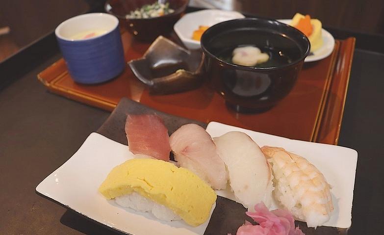 「イベント食」～握り寿司盛り合せ5種～