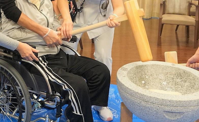 年の終わりの餅つき！