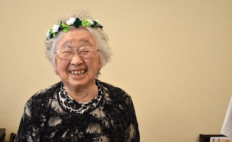 春うらら「手作り花冠」