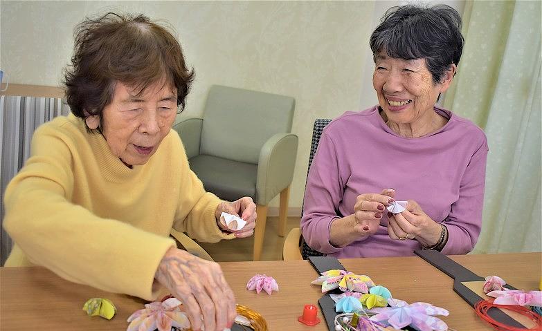 彩り豊か、すてきな羽子板！