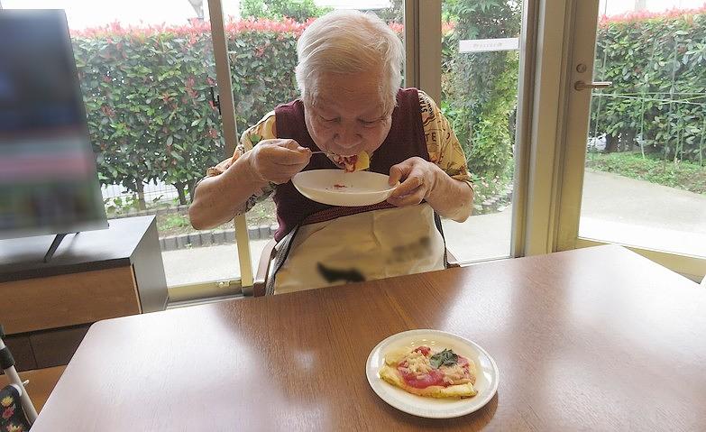 大きな口を開けて