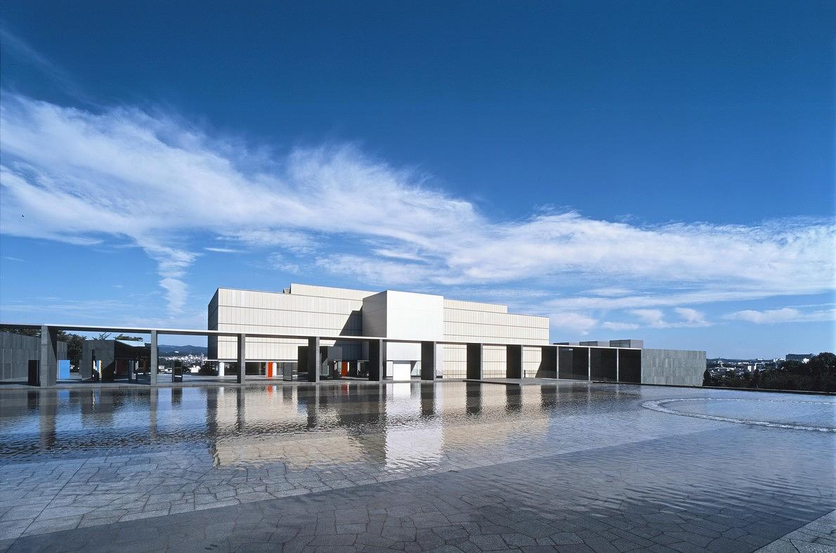 豊田市美術館（提供：豊田市美術館）