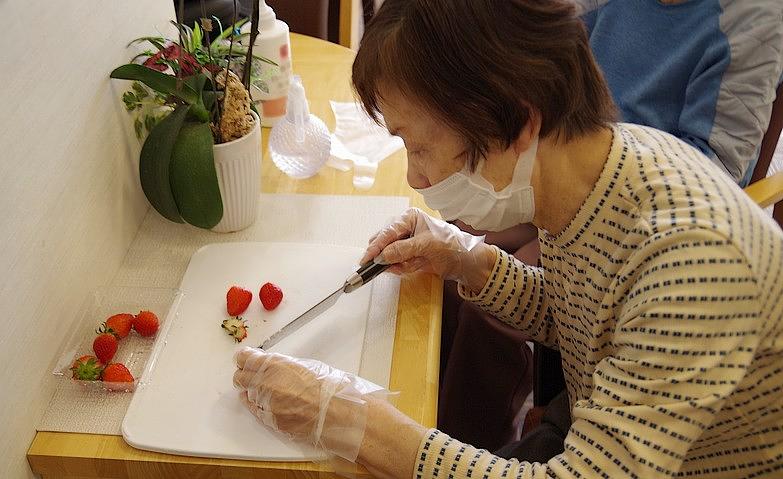 いちごのジュース作り