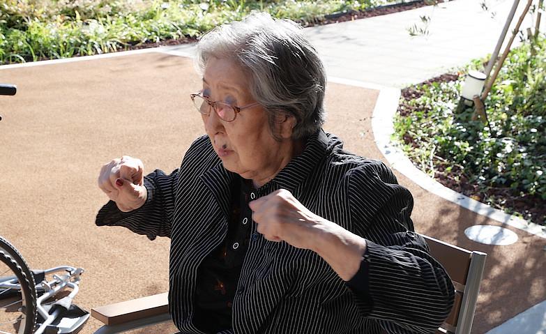 真剣なまなざしで「いきいき体操」