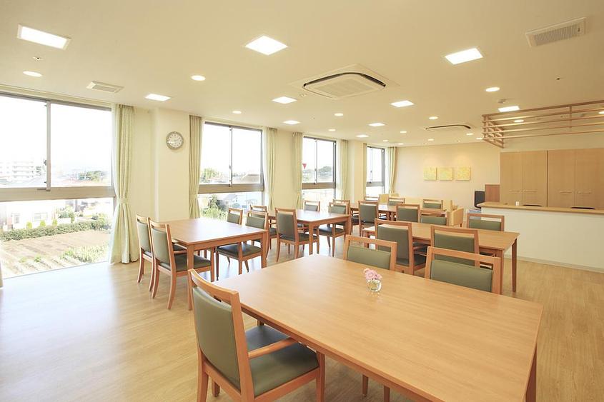 1F リビングルーム兼食堂兼機能訓練室