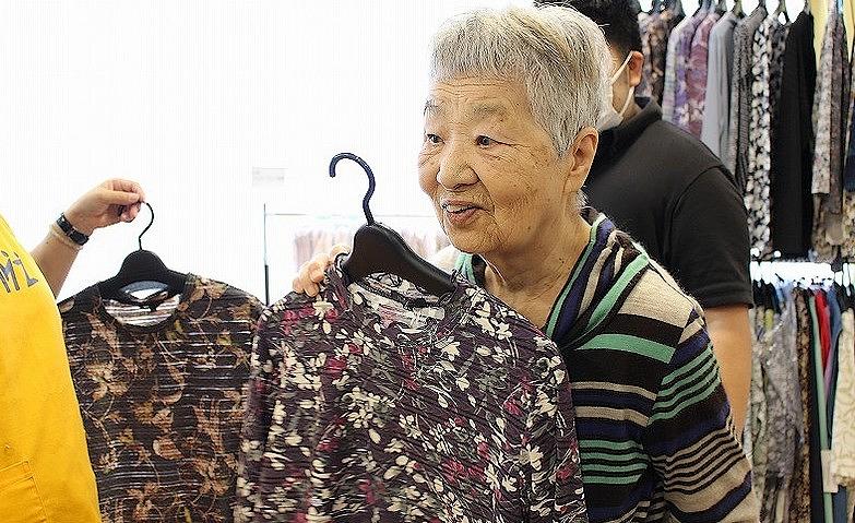 お買い物イベント 「どっちが似合うかしら」			