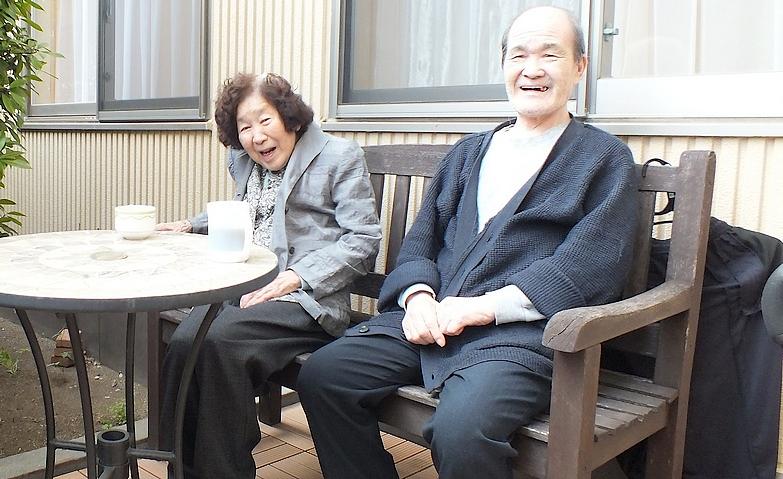中庭でお茶会