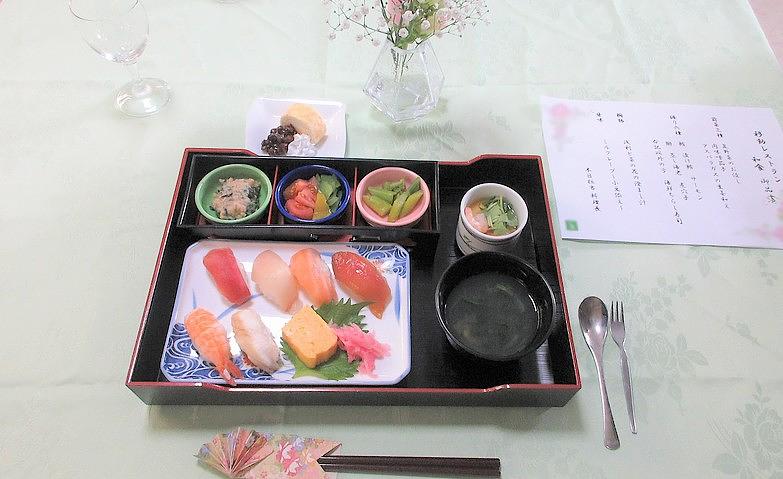 初夏の味わいを楽しむ「移動レストラン」