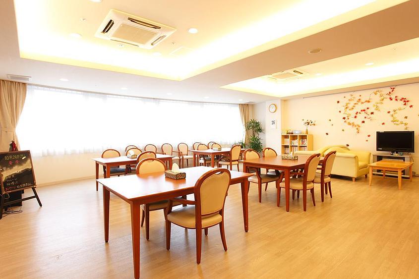 4F リビングルーム兼食堂兼機能訓練室