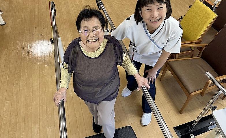 平行棒で歩行訓練