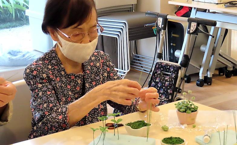 樹脂粘土でシロツメグサをつくりました