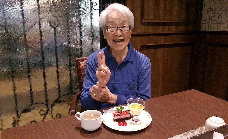 お誕生日会でケーキを食べました！