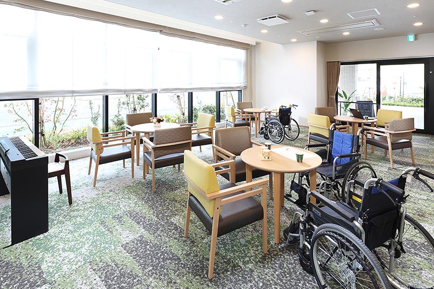 1F 交流室（コミュニティラウンジ）