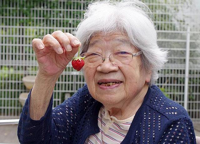 ホームで育てたいちごを収穫